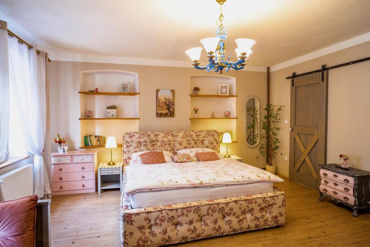Апартаменти Rustic House V Luzickych Horach Jiretin pod Jedlovou Екстер'єр фото